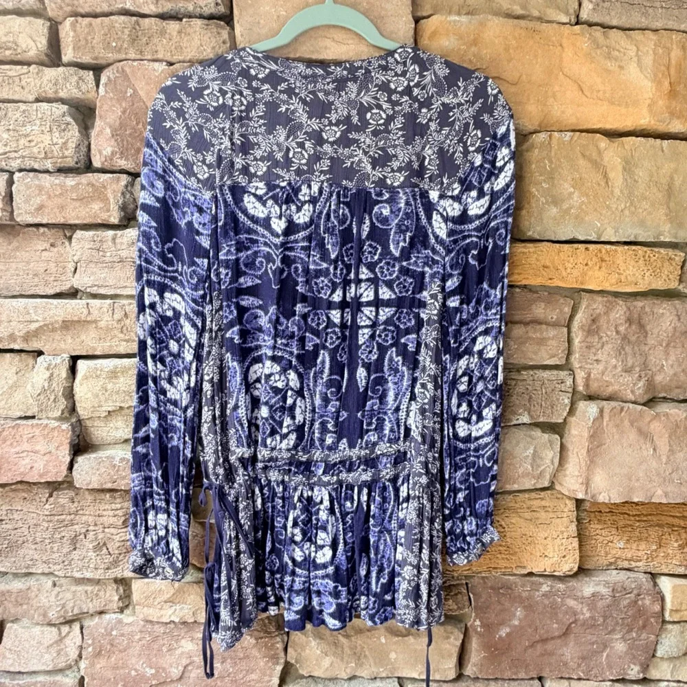 Free People Women XS Ratio Print Tunic Blouse Blue Mixed Floral Boho Peasant Top